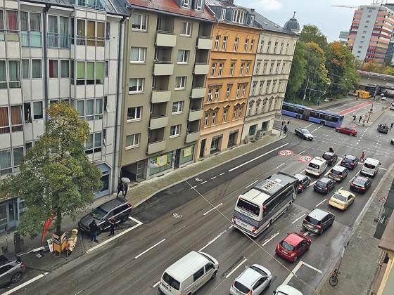 Trotz des neu eingeführten Tempolimits von 30 km/h fühlen sich Radfahrer auf der Rosenheimer Straße in Haidhausen weiterhin unwohl. 	Foto: privat