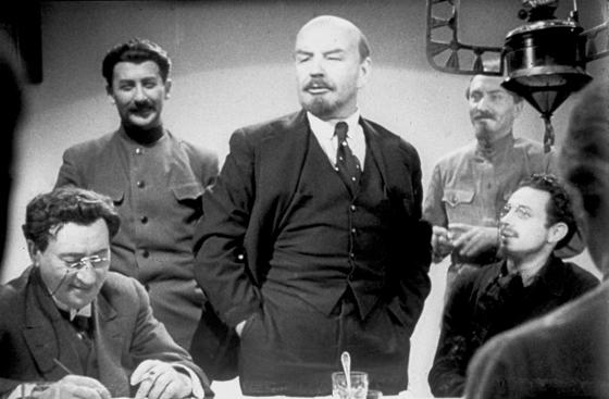 Lenin war einer der zentralen Figuren bei der Oktoberrevolution  und wurde damit auch zum »Filmheld«.	Foto: VA