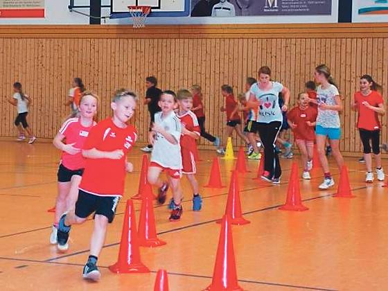 Viel Bewegung und viel Kopfarbeit warten auf laufbegeisterte Kinder im Lauftreff des TSV Feldkirchen.   Foto: Verein