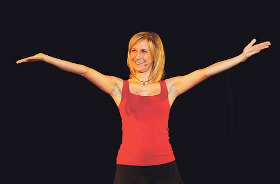 Die Kabarettistin Sarah Hakenberg kommt mit ihrem Programm »Nur Mut« nach Trudering.	Foto: VA