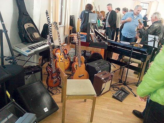 Am 19. November besteht wieder in der Muna die Gelegenheit Musikinstrumente zu kaufen oder zu verkaufen.	F: VA
