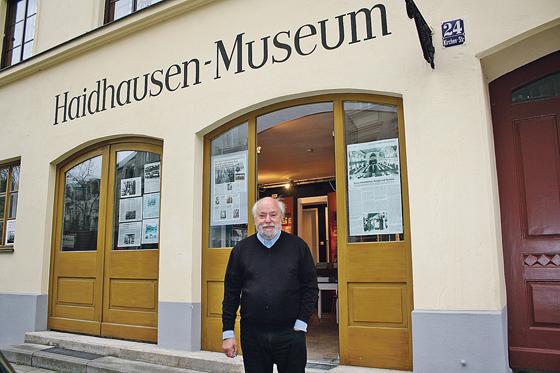 Hermann Wilhelm hat das Haidhausen-Museum in der Kirchenstraße vor 40 Jahren gegründet. Für historisch Interessierte im Viertel ist es längst mehr als ein Geheimtipp.	Foto: js