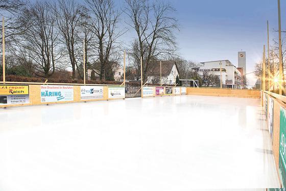 Eislaufen auf einer 10 x 30 m großen Eisbahn kann man ab dem 23. Dezember. 	Foto: Gemeinde Neufahrn