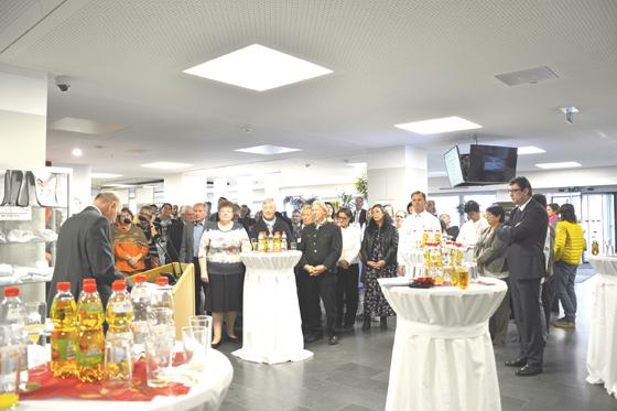 Den großen Taten folgten große Worte bei der Wiedereröffnungsfeier des Kreißsaals im Klinikum Landkreis Erding. Jetzt folgen hier wieder große Taten.	Foto: KLE