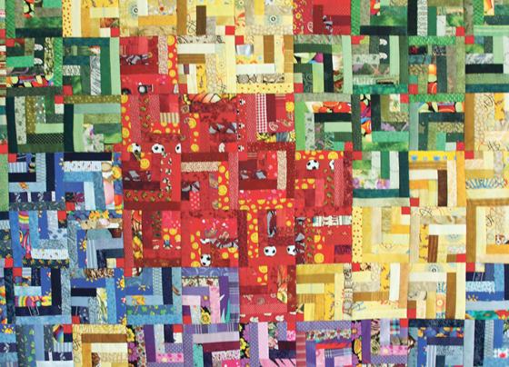 Wandbehänge, Taschen und Kissen fertigt Ludgera Lange aus Stoff  zu sehen im Pflegeheim St. Michael.	Foto: VA
