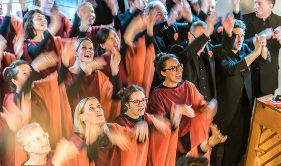 Große Singfreude und mitreißende Energie zeichnen den Gospelchor St. Lukas aus. 	Foto: VA