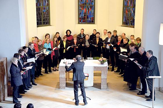 Der Kammerchor der Lätare-Gemeinde »Canticolono« singt im Gottesdienst zum Abschluss des Lutherjahres.	Foto: VA