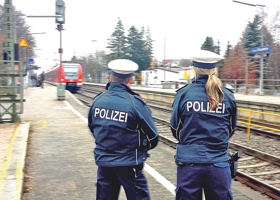 Zwei Fahrgäste sorgten bei einer Fahrscheinkontrolle für  Ärger. Jetzt ermittelt die Bundespolizei. 	Foto: Bundespolizei