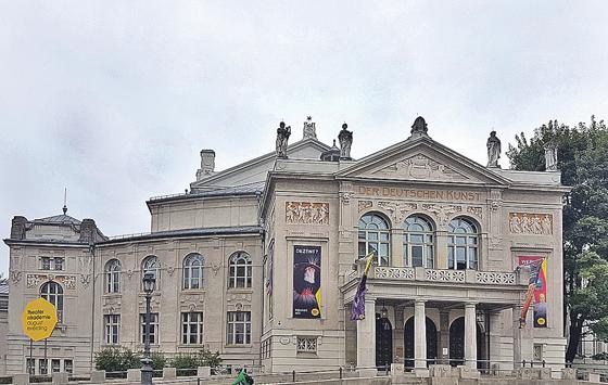 1901 fertiggestellt, im Krieg zerstört, erst 1988 wiedereröffnet: das Prinzregententheater.	Foto: bs /Archiv