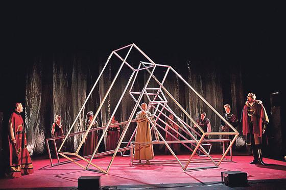 Das Schauspiel »Die Wanderhure« wird am 18. Februar im Wolf-Ferrari-Haus gezeigt.	Foto: Hermann Posch