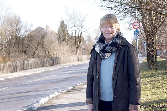 Mehr Sicherheit für Kinder und Senioren:  Rathauschefin Ursula Mayer begrüßt die Tempobeschränkung auf 30 km/h in der Bahnhofsstraße von Mo. bis Fr. von 7 bis 18 Uhr.	Foto: hw