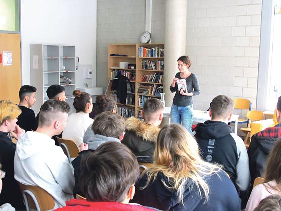 Jugendbuchautorin Juliane Breinl liest für Schüler der Anni-Pickert-Mittelschule.	Foto: privat