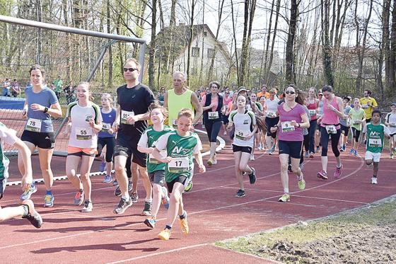 Am Sonntag sind wieder mehrere hundert Läufer vom Ebersberger Waldsportpark in Richtung Egglburger See unterwegs. 	Foto: LG 90 Ebersberg-Grafing