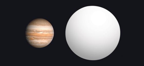 Größenvergleich zwischen Jupiter (links) und TrES-4, einem der größten bekannten Exoplaneten. F.: Aldaron, CC BY-SA 3.0