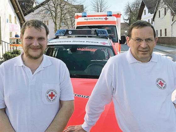 Die beiden Chefs des Helfer vor Ort in Ismaning: Andreas Szarzynski, der Fachgruppenleiter, und Fried Saacke, der Leiter der BRK Bereitschaft Ismaning (rechts).	Foto: BRK