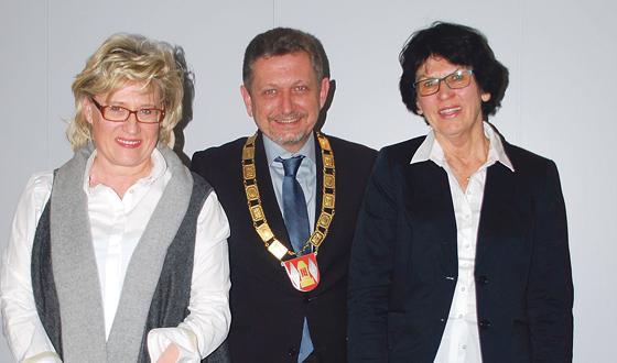 Susanne Jaspert, Bürgermeister Klaus Korneder und Ingrid Röser (von links nach rechts).	Foto: privat