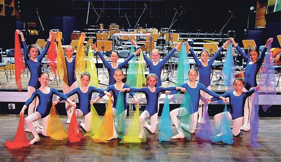 Zwölf Mädchen der Ottobrunner Ballettschule traten im Funkhaus bei »Klassik zum Staunen« auf.	Foto: VA