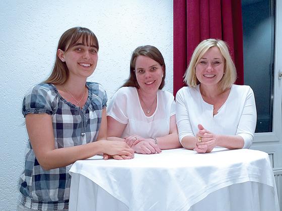 V. l. n. r.: Magdalena Wagner (Bezirksvorsitzende der Jusos Oberbayern), Cornelia Gütlich (Vorsitzende SPD-Ortsverein Poing) und Doris Rauscher (Landtagsabgeordnete). 	Foto: VA