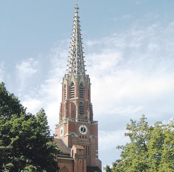 Eines der Wahrzeichen der Au ist der Turm der Mariahilfkirche.	Foto: Anna Barnsteiner