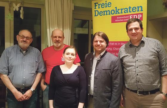 Der neue Vorstand der FDP Kirchheim-Heimstetten. Vorsitzender ist wie bisher Thomas Jännert (2. v. r.).	Foto: FDP