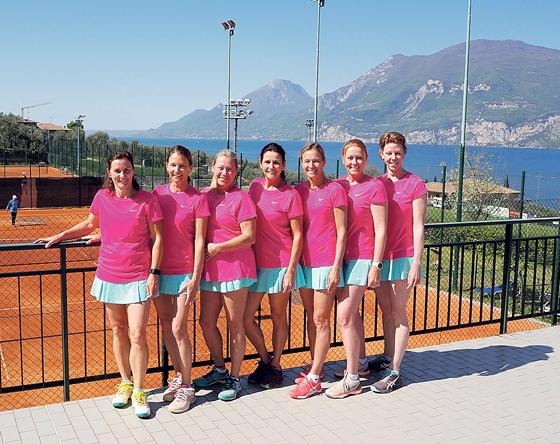 Vor Saisonstart trainiert das fast vollständige Team der Damen 40 in diesem Jahr am Gardasee, um sich in der Regionalliga behaupten zu können.	Foto: TC Sauerlach