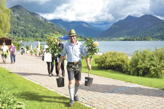 Gemeindegärtner Reiner Pertl hatte nach seinem Besuch der größten Gartenmesse der Welt, die Idee zum Schlierseer Gartenzauber	Foto: Gäste-Information Schliersee