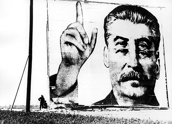 »R&#281;ce do góry (Hände hoch!)« (1967) ist eine kritische Auseinandersetzung mit der Stalinzeit.	Foto: VA