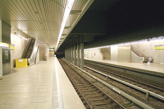 »Nummer fünf« hat ausgedient: Die Rolltreppe am U-Bahnhof Richard-Strauss-Straße (Archivbild) muss ausgetauscht und erneuert werden. 	Foto: Florian Schütz, CC BY-SA 3.0