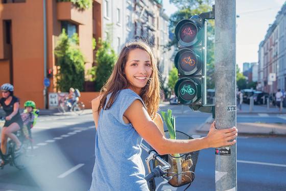 Grünes Licht für »Stadtradeln«: Mit dem Rad zum Einkaufen in Schwabing oder den Stadtteilen im Zentrum kann oft die vernünftigere Alternative zum Auto sein.	F.: Klima-Bündnis
