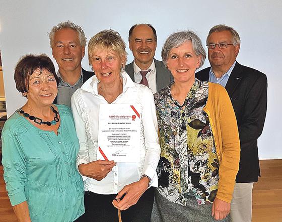 Christa Baron, Bürgermeister Günter Heyland, Hiltrud Coqui, Hans Kopp, Conny Scharnagl und Max Wagmann bei der Preisübergabe. 	Foto: VA