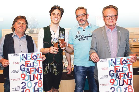 Na dann Prost: Rudi Baumann, Gregor Schlederer, Peter Schölzel, und Peter Rothmoser (von links) freuen sich auf die nächste Auflage des Grafinger Kneipenfests.	Foto: Stefan Dohl