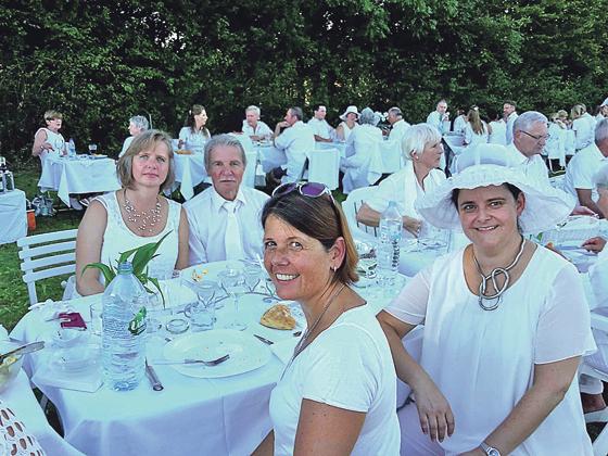 Ganz in Weiß findet das Dinner am 28. Juli im Ortspark in Unterhaching statt. Jeder ist willkommen.	Foto: VA