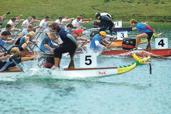 Es wird wieder ordentlich stark »gepaddelt«: die Drabos (kurz für Drachenboote) auf der Olympiaregattastrecke.	 Foto: VA