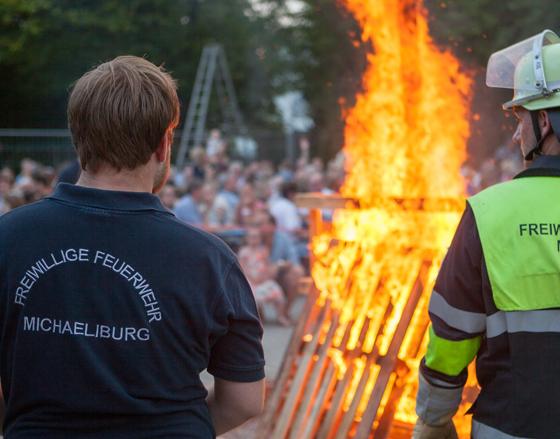 Traditionelles Sonnwendfeuer bei der Freiwilligen Feuerwehr Michaeliburg am 23. Juni.	Foto: privat