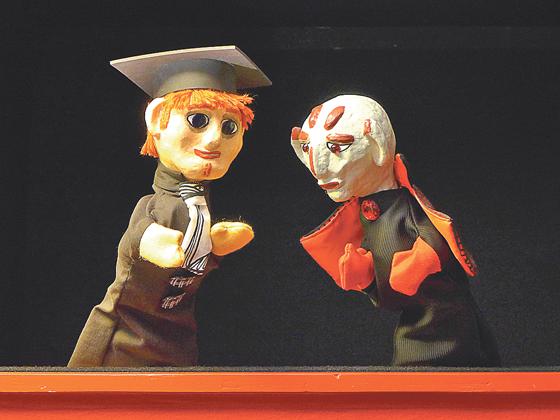 Faust und Mephisto im Puppenspiel für Erwachsene, das am 29. Juni, zu sehen ist. 	Foto: Kasperls Spuikastl