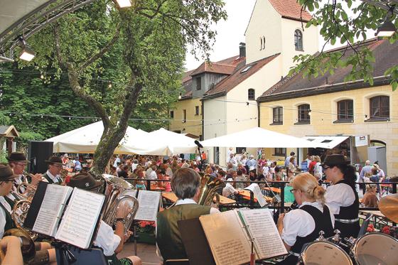 Im Innenhof der Grünwalder Burg wird am 21. und 22. Juli das traditionelle Burgfest gefeiert.	Foto: Freunde Grünwalds