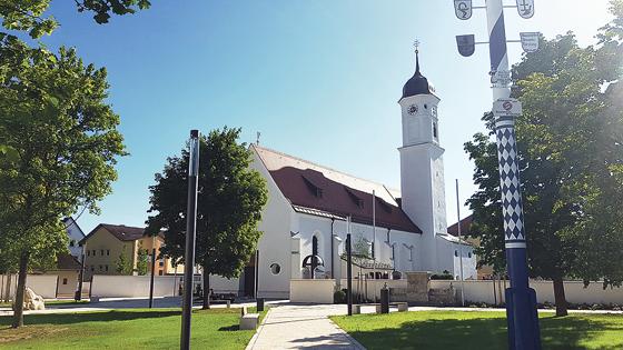 Auf dem neu gestalteten Dorfplatz findet am Samstag das Steinhöringer Bürgerfest statt.	Foto: Stefan Dohl