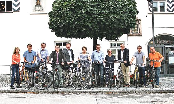 Stadträte und Bürgermeister kamen diese Woche mit dem Radl zu ihrer Sitzung. 	Foto: Stadt Ebersberg