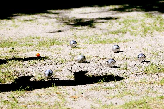 Das spannende Spiel mit den Stahlkugeln: im August wieder in Moosach. 	Foto: Krautwasser