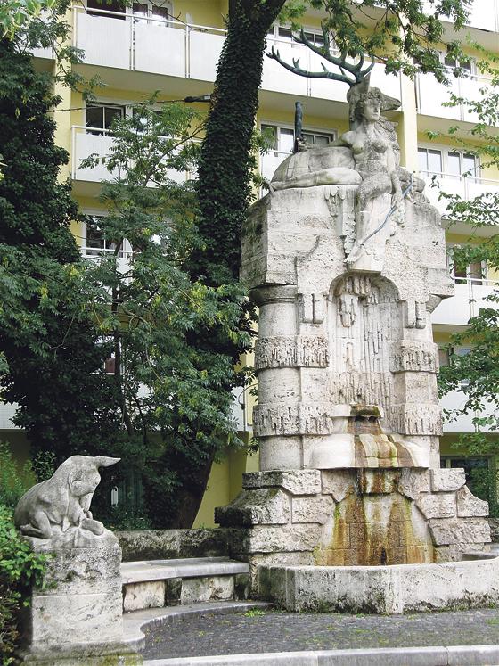 Der Diana-Brunnen am Kufsteiner Platz.	 	Foto: Rufus46, CC BY-SA 3.0