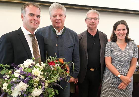 Christoph Frey durfte nach der Entscheidung auch die Glückwünsche von OB Dieter Reiter entgegennehmen.	Foto: SPD
