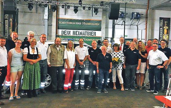 Der HvO Haimhausen feierte mit Bürgermeister Peter Felbermeier und dem BRK-Kreisvorsitzenden Bernhard Seidenath 25-jähriges Bestehen. 	Foto: privat