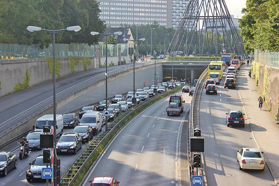 Der Verkehr ist nicht allein schuld an der schlechten Luftqualität in München, aber sein Anteil an dem Dilemma ist mehr als nur messbar.	Foto: Archiv, ph