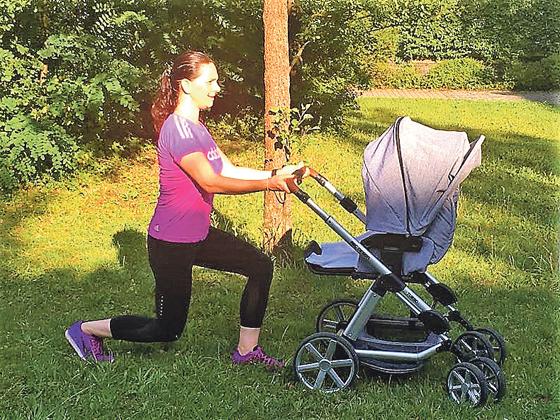 Buggy-Workout: effektive Gymnastik für junge Mütter am Kinderwagen. 	Foto: NBH