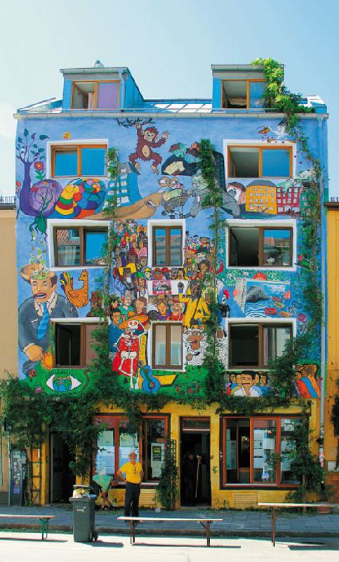 Farbenfroh präsentiert sich das Wandbild aus Mexiko. Dazu gibt es Workshops, Vorträge und eine Ausstellung.	Foto: VA