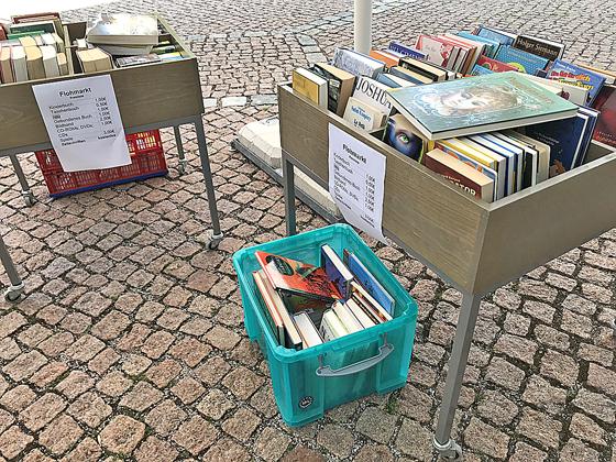 Die Gemeindebibliothek Grünwald bietet während ihrer Öffnungszeiten ausrangierte Bücher zum Verkauf an.	Foto: hw