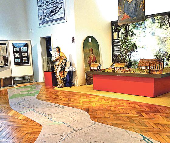 Auf einer Länge von zehn Metern findet man nun eine Darstellung des Hachinger Bachs im Unterhachinger Heimatmuseum. 	Foto: oh