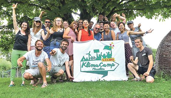Gute Laune, schon bevor es losgeht: Die Organisatoren haben fast ein Jahr Arbeit in die Vorbereitung des Klimacamps investiert.	Foto: VA