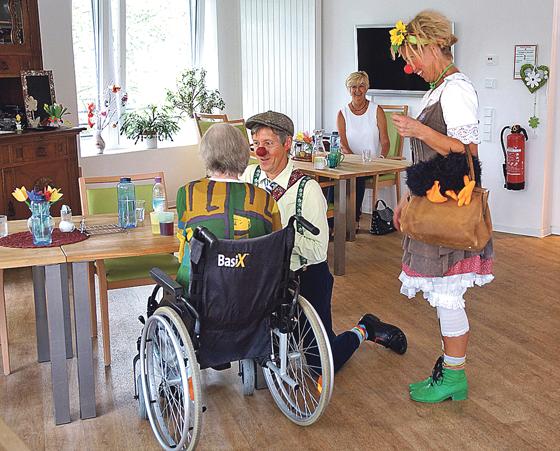 Die Klinikclowns treten bei ihren Besuchen im AWO-Föhrenpark immer als Pärchen auf.	Foto: AWO München-Stadt