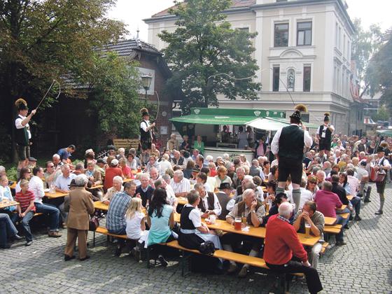 Der Festring Perlach lädt alle am 9. September zum zünftigen Volksfest auf den Pfanzeltplatz ein.	Foto: VA